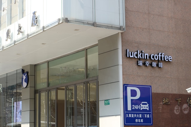 Intip Digital Marketing Luckin Coffee yang Kini Jadi Saingan Berat Starbucks
